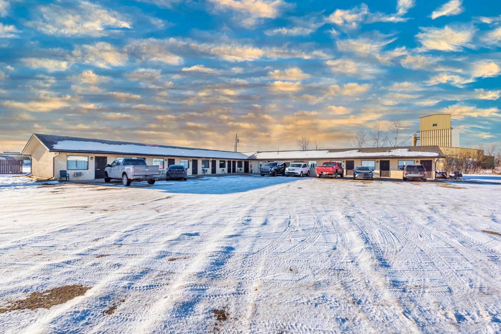 Blue Horse Motel Beiseker Екстер'єр фото