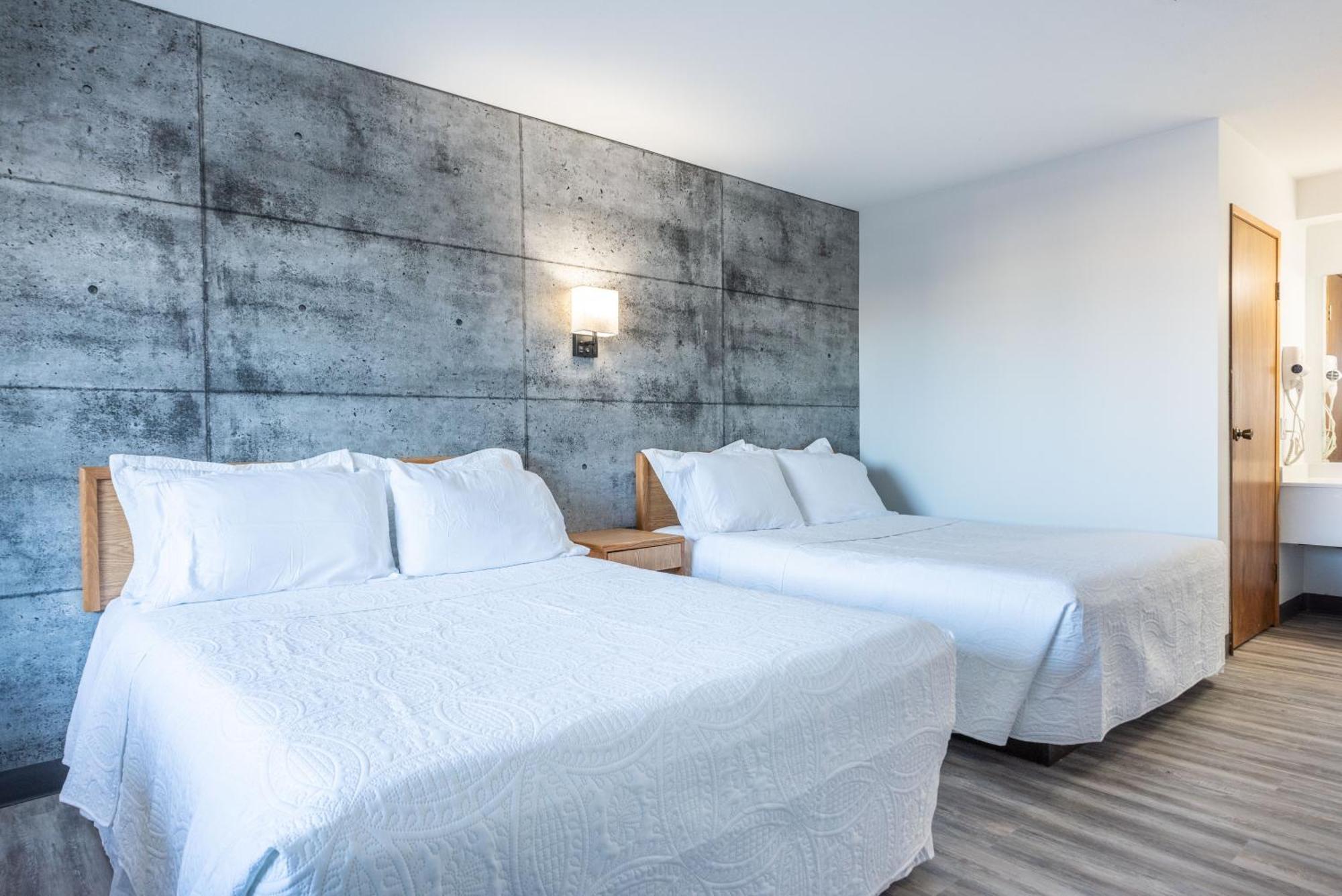 Blue Horse Motel Beiseker Екстер'єр фото